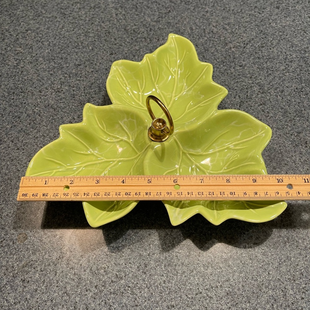 Vintage green candy/nut dish. Whimsical leaf three section dish. - Picture 6 of 6